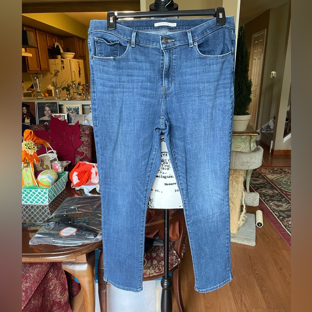✨HP✨Levi’s Classic Straight Leg Mid-Wash Denim Jeans 14M - W32 L30 - Picture 3 of 7